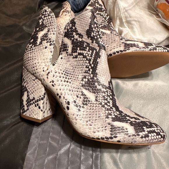 Steve Madden Snakeskin - Picture 2 of 2